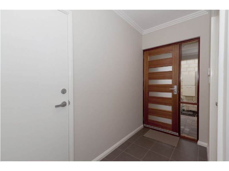 4/2 Minori Gardens, Yangebup WA 6164