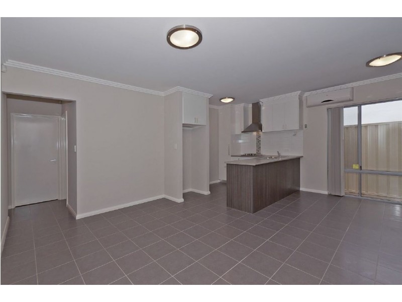 4/2 Minori Gardens, Yangebup WA 6164