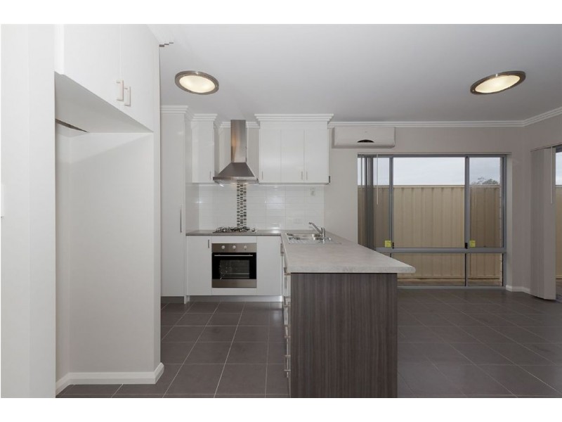 4/2 Minori Gardens, Yangebup WA 6164