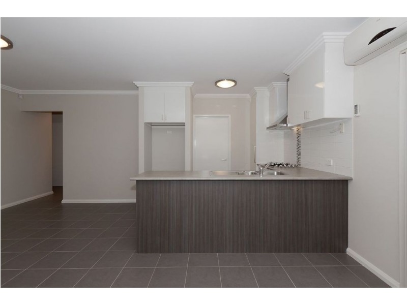 4/2 Minori Gardens, Yangebup WA 6164