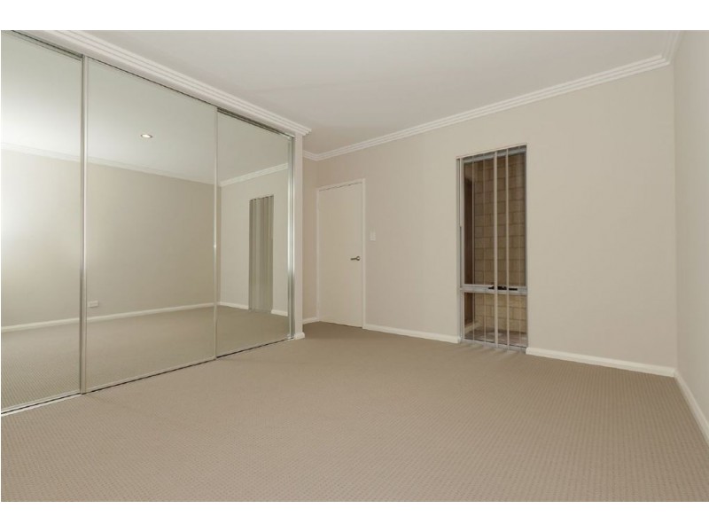 4/2 Minori Gardens, Yangebup WA 6164