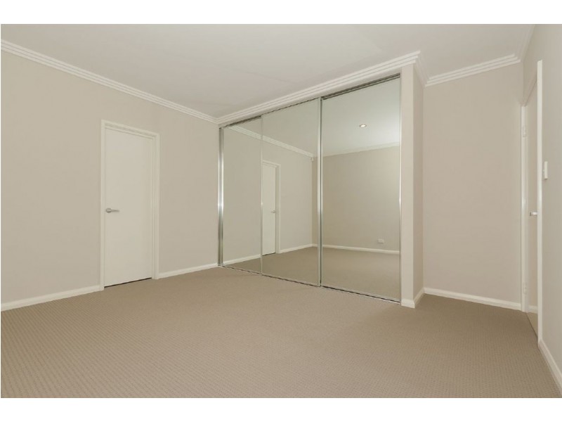 4/2 Minori Gardens, Yangebup WA 6164