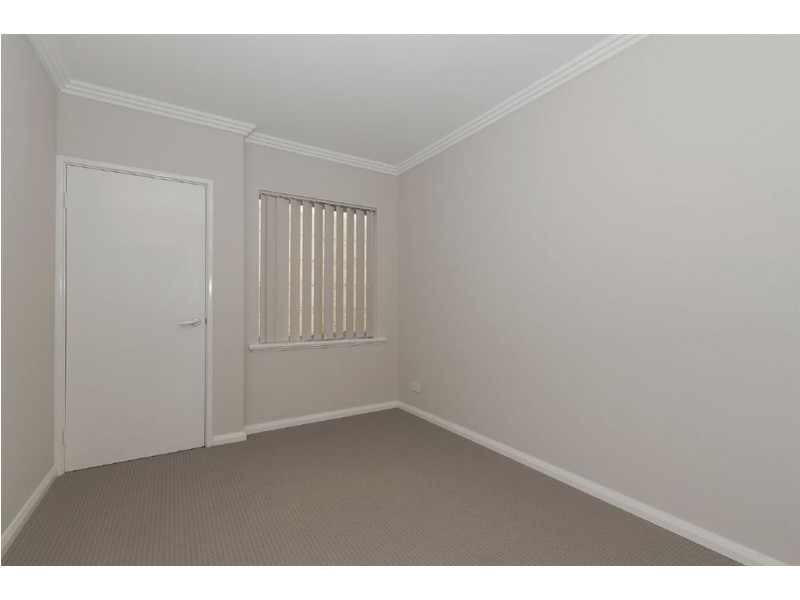 4/2 Minori Gardens, Yangebup WA 6164