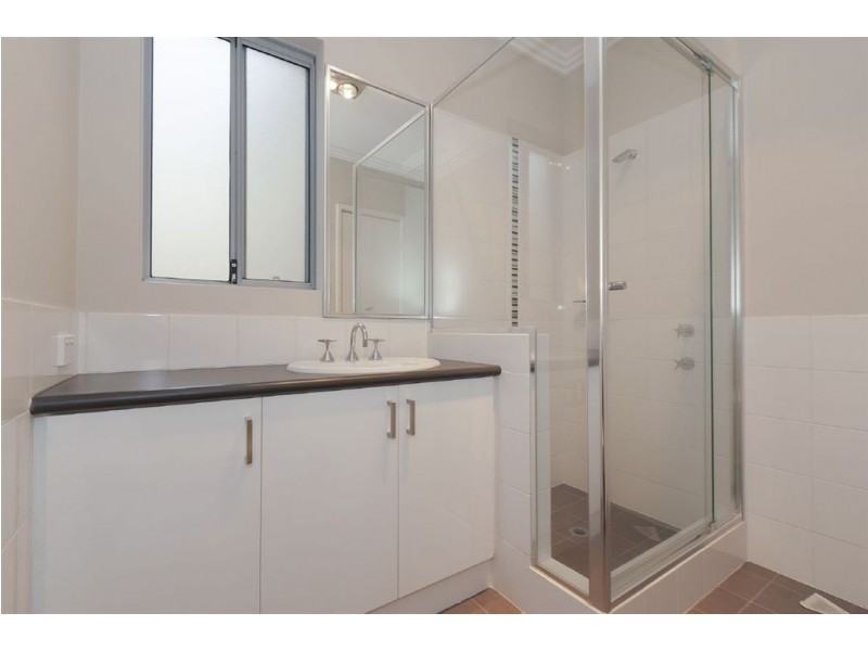 4/2 Minori Gardens, Yangebup WA 6164