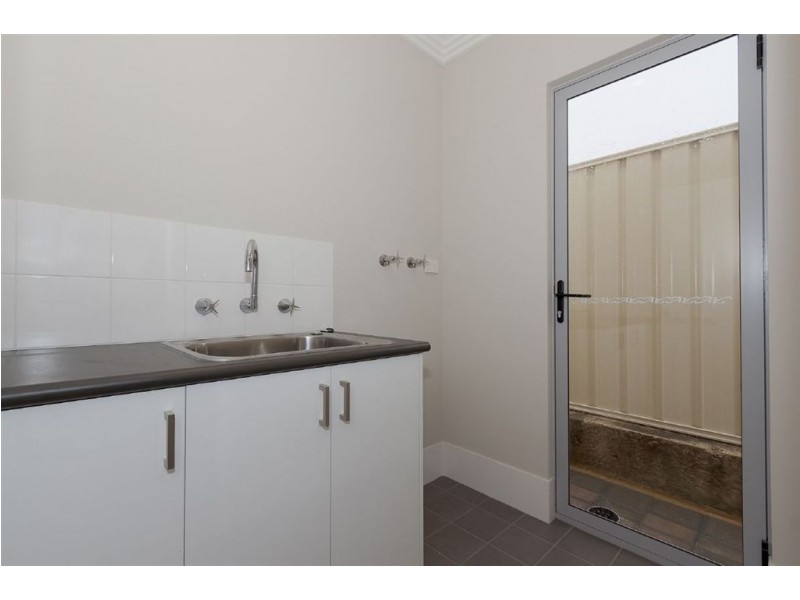 4/2 Minori Gardens, Yangebup WA 6164