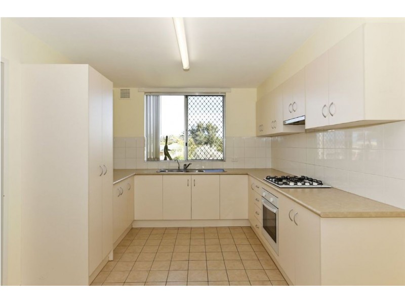 2/2 Watterton Place, Hamilton Hill WA 6163