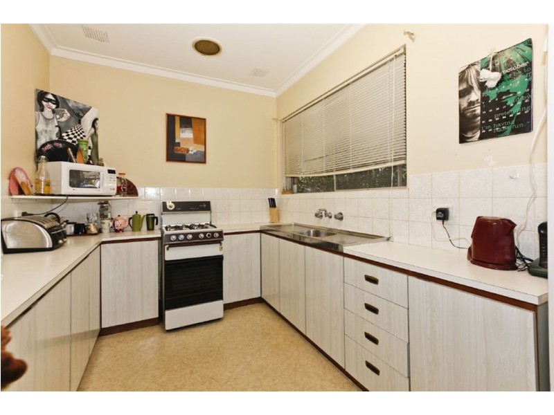 11 Clara Road, Hamilton Hill WA 6163