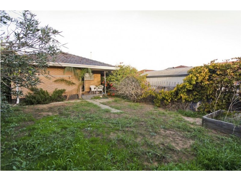 11 Clara Road, Hamilton Hill WA 6163