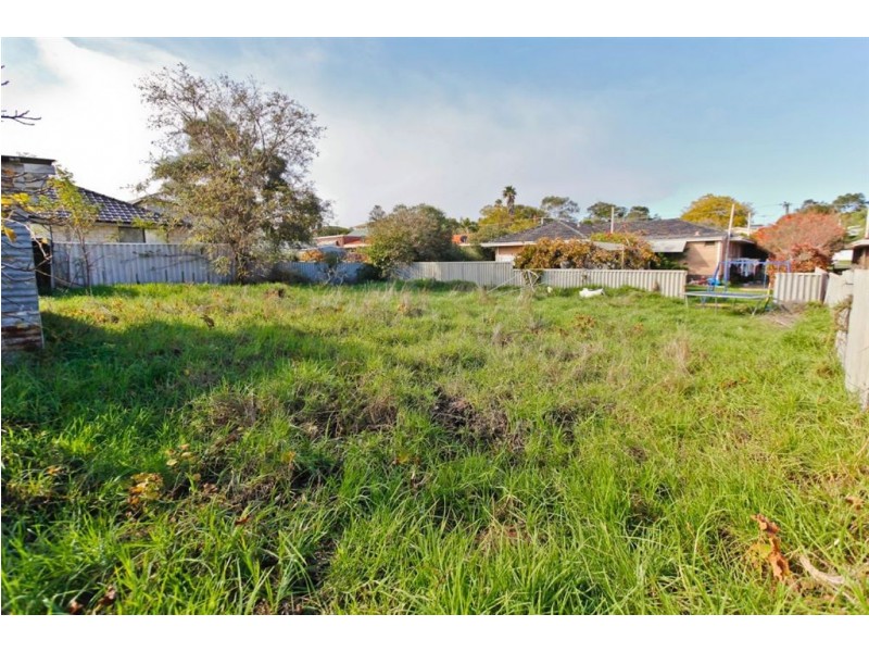 11 Clara Road, Hamilton Hill WA 6163