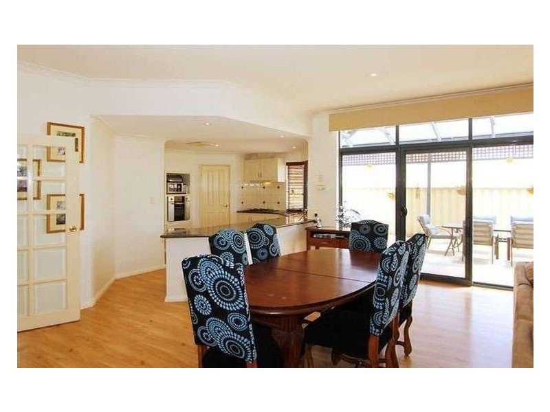 4 Mirabeau Mews, Bibra Lake WA 6163