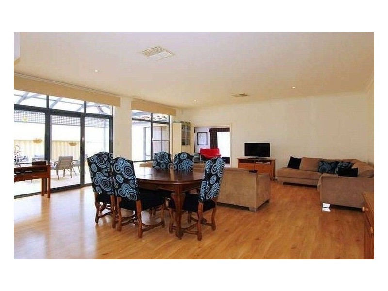 4 Mirabeau Mews, Bibra Lake WA 6163