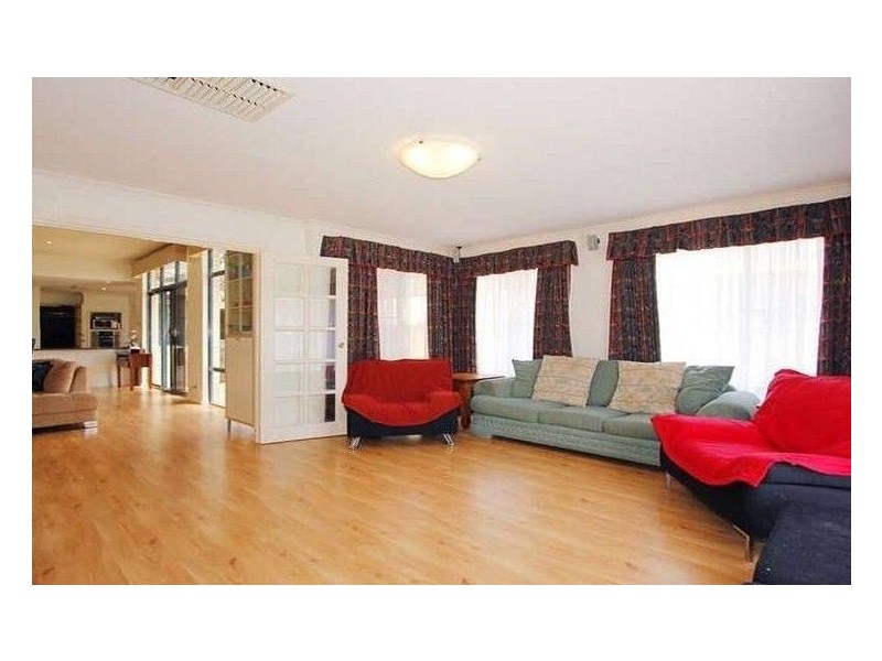 4 Mirabeau Mews, Bibra Lake WA 6163