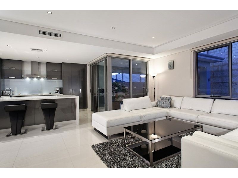 11 Newark Turn, North Coogee WA 6163