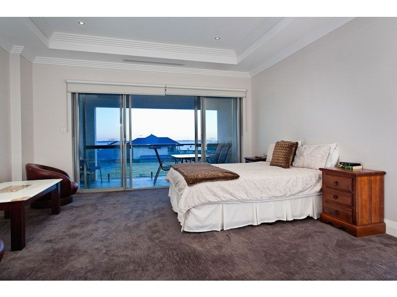 11 Newark Turn, North Coogee WA 6163