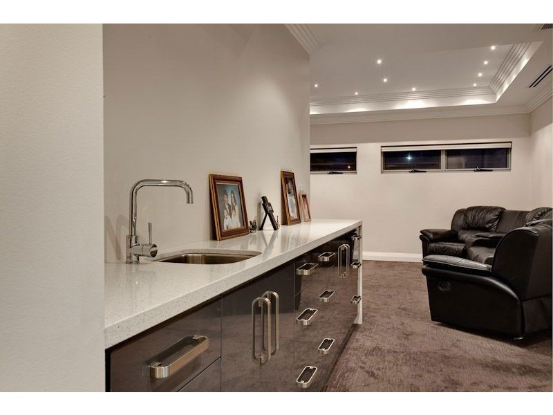 11 Newark Turn, North Coogee WA 6163