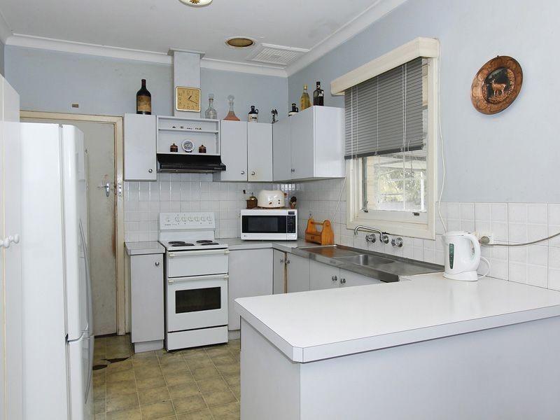 16 Counsel Road, Coolbellup WA 6163