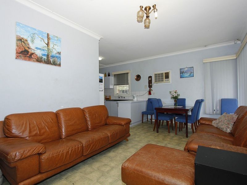 16 Counsel Road, Coolbellup WA 6163