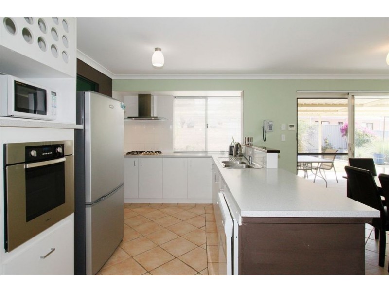 37 Marshwood Retreat, Bibra Lake WA 6163