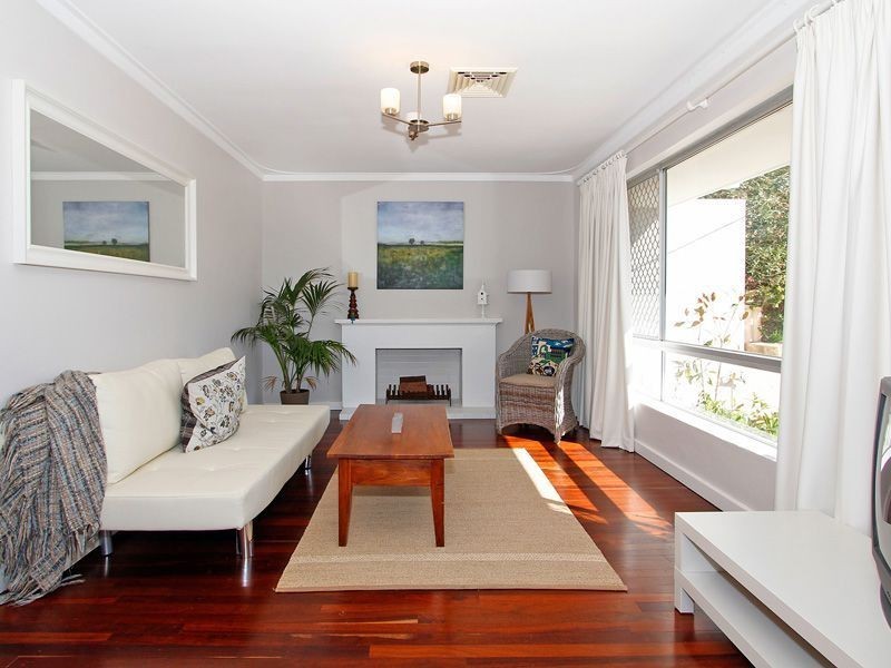 25 Riggs Way, Hamilton Hill WA 6163