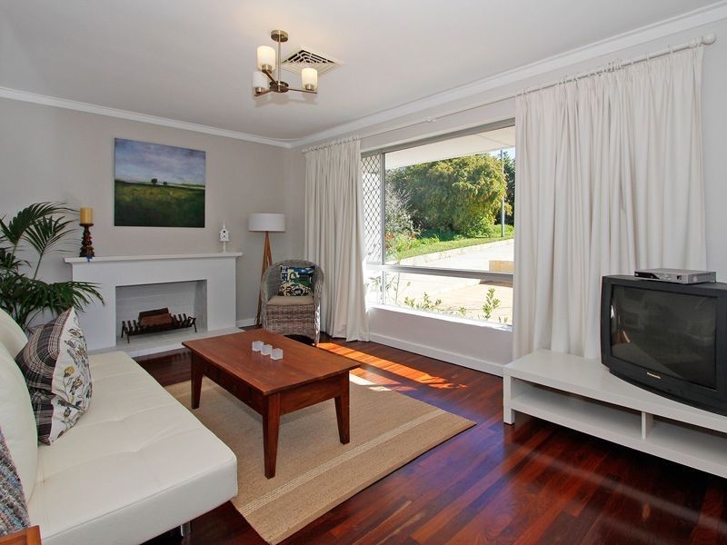 25 Riggs Way, Hamilton Hill WA 6163