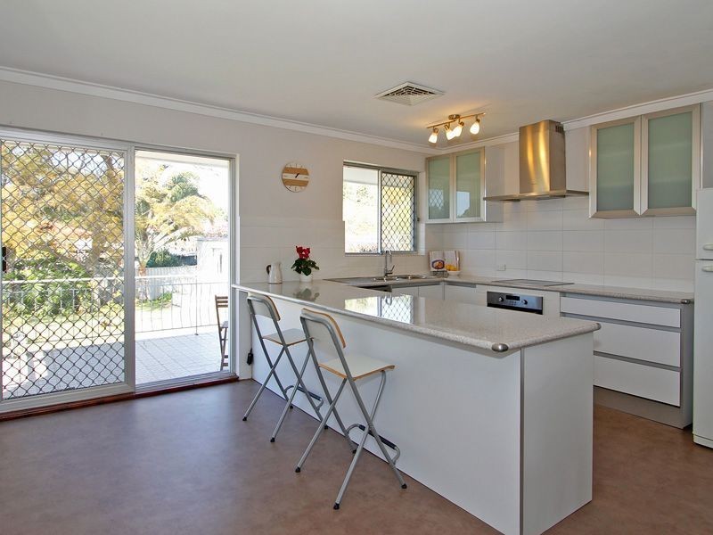 25 Riggs Way, Hamilton Hill WA 6163