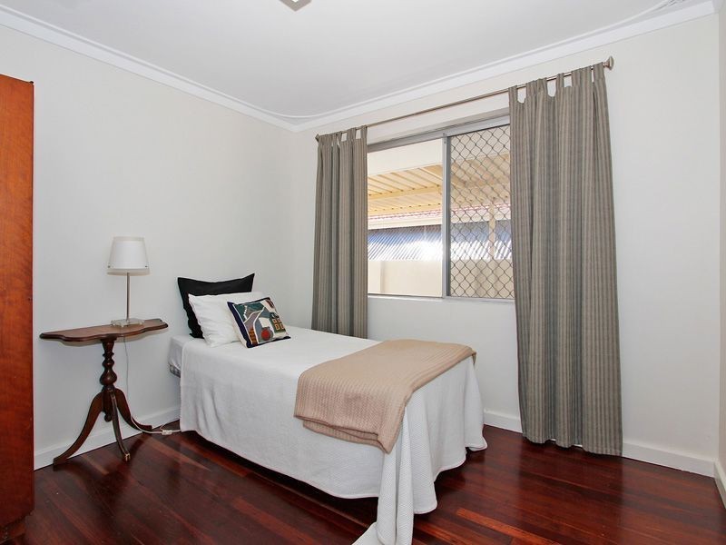 25 Riggs Way, Hamilton Hill WA 6163