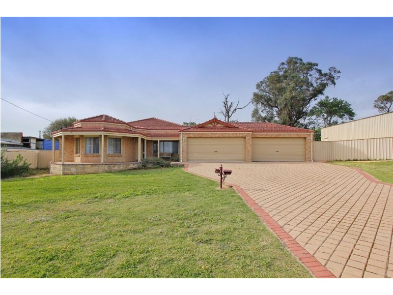 85 West Churchill Avenue, Munster WA 6166