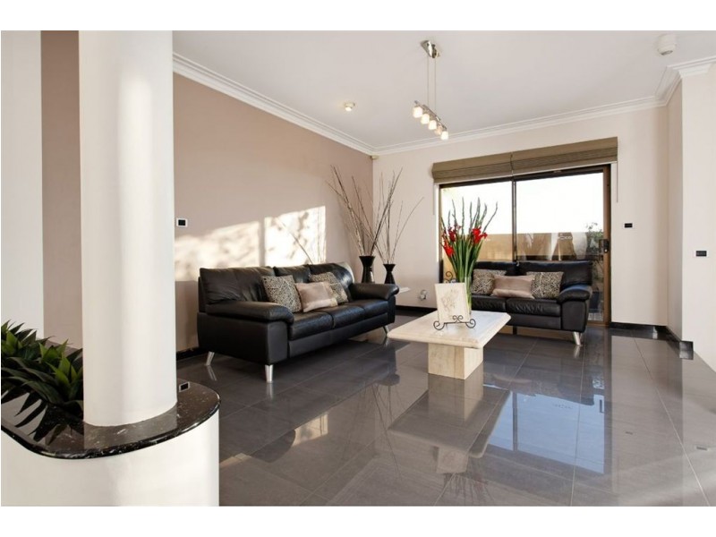 6 Viewcrest Rise, Coogee WA 6166