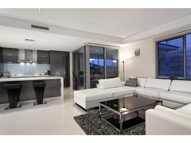 11 Newark Turn, North Coogee WA 6163