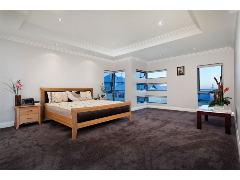 11 Newark Turn, North Coogee WA 6163
