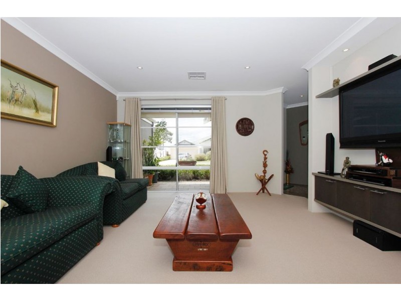 20 Edgehill Walk, Piara Waters WA 6112