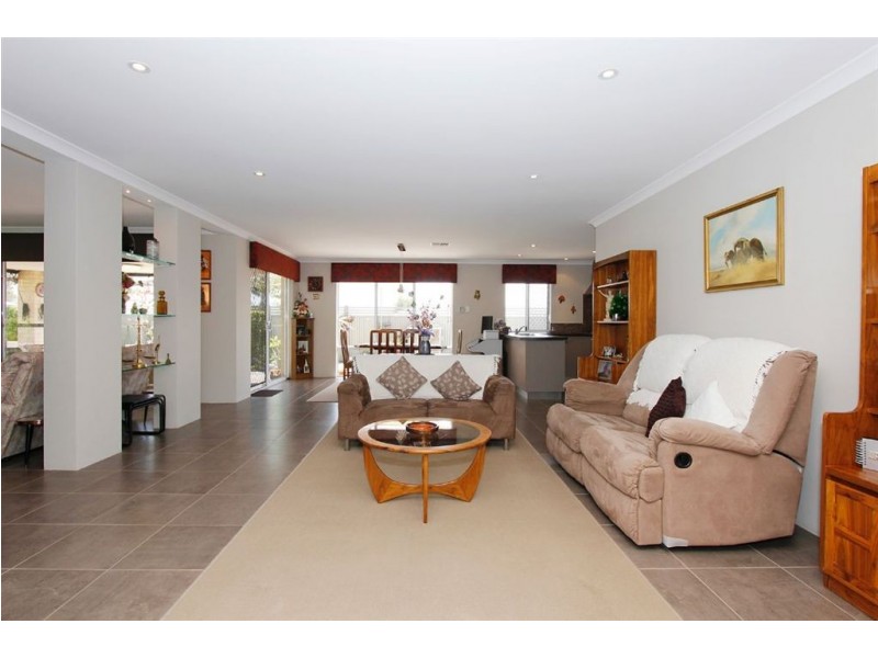 20 Edgehill Walk, Piara Waters WA 6112