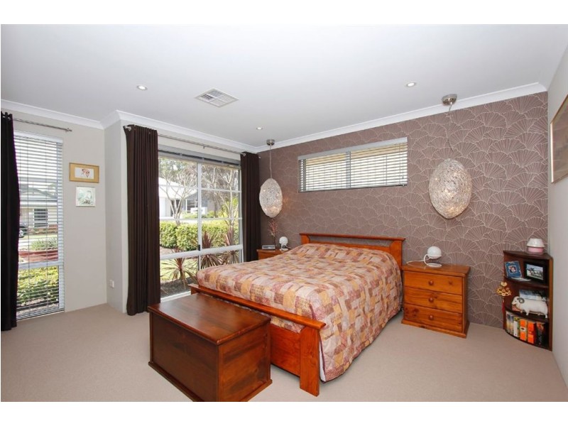 20 Edgehill Walk, Piara Waters WA 6112