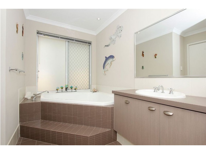 20 Edgehill Walk, Piara Waters WA 6112