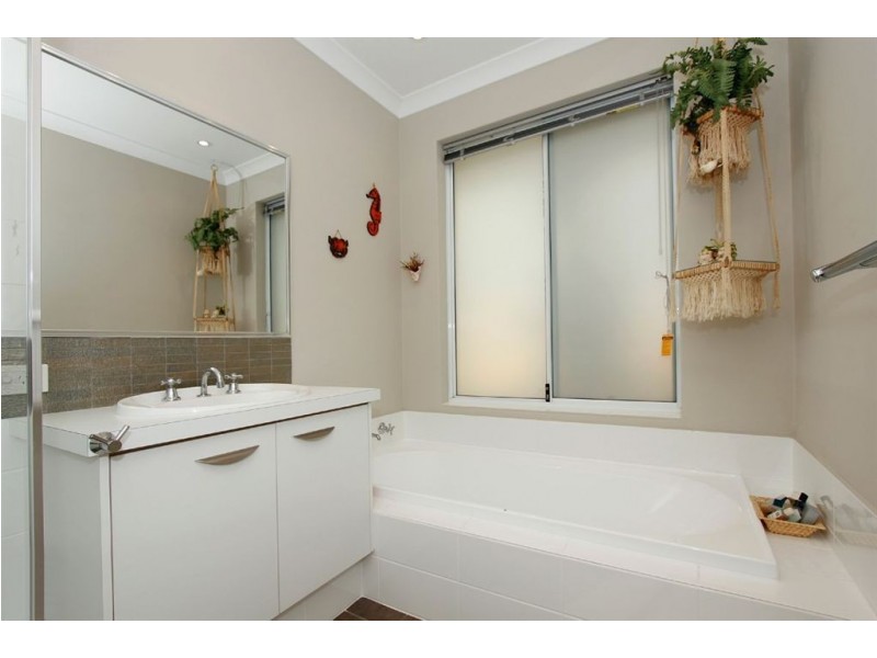 20 Edgehill Walk, Piara Waters WA 6112