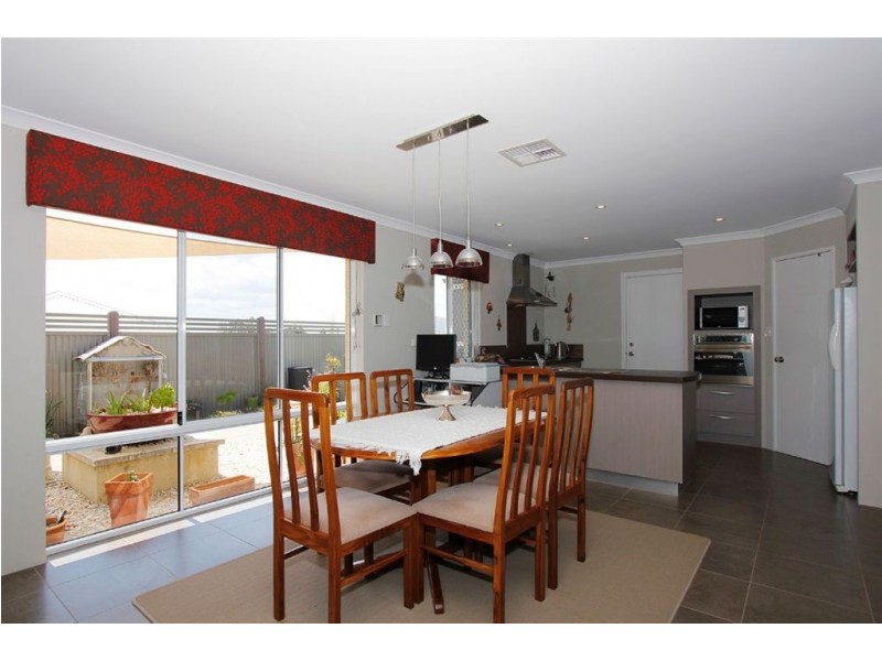 20 Edgehill Walk, Piara Waters WA 6112