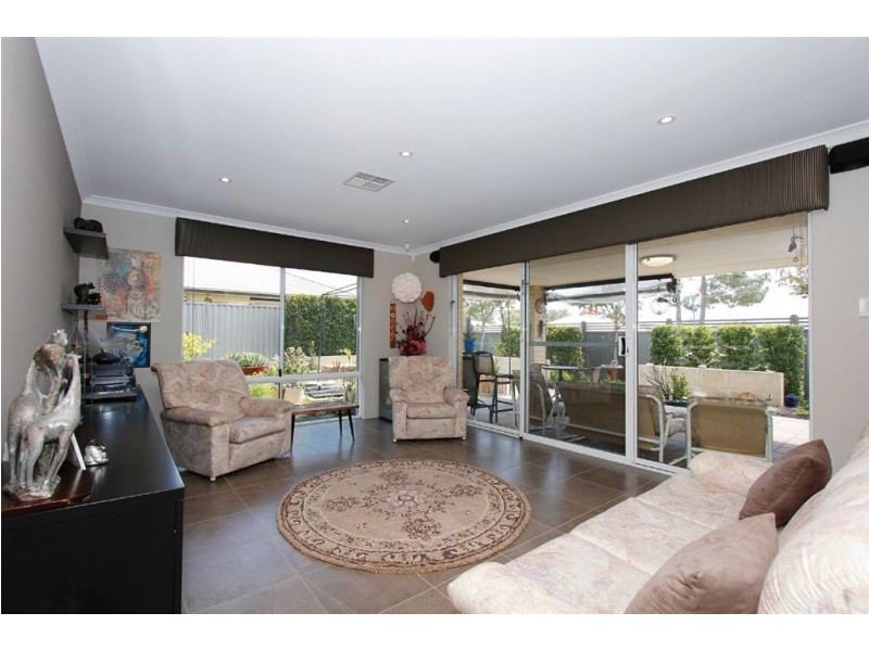 20 Edgehill Walk, Piara Waters WA 6112