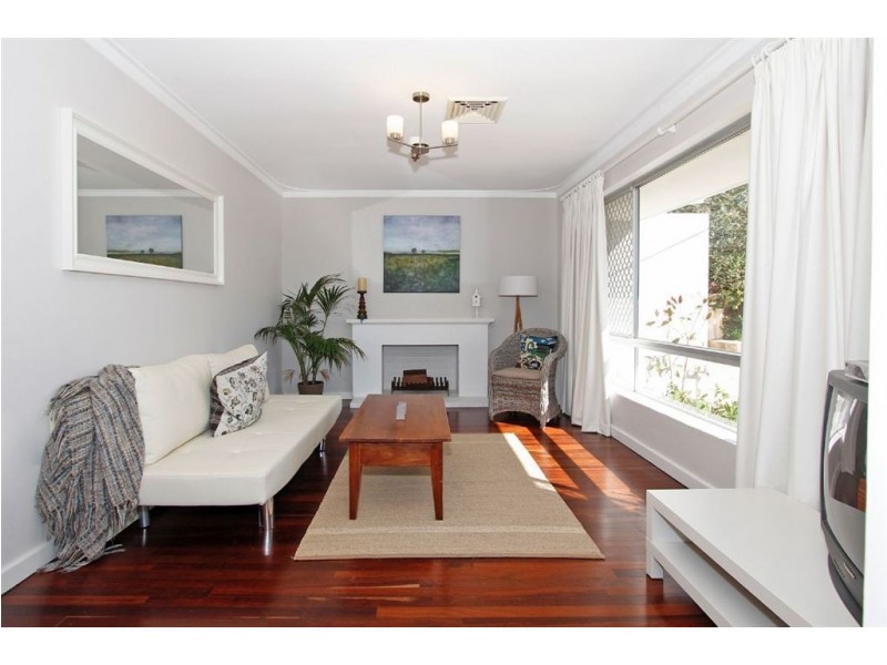 25 Riggs Way, Hamilton Hill WA 6163