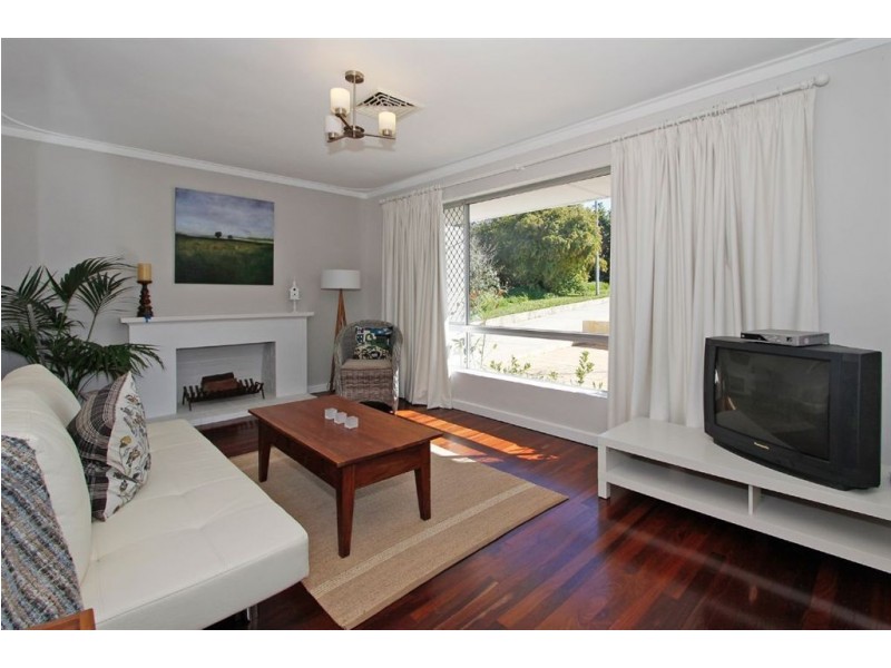 25 Riggs Way, Hamilton Hill WA 6163