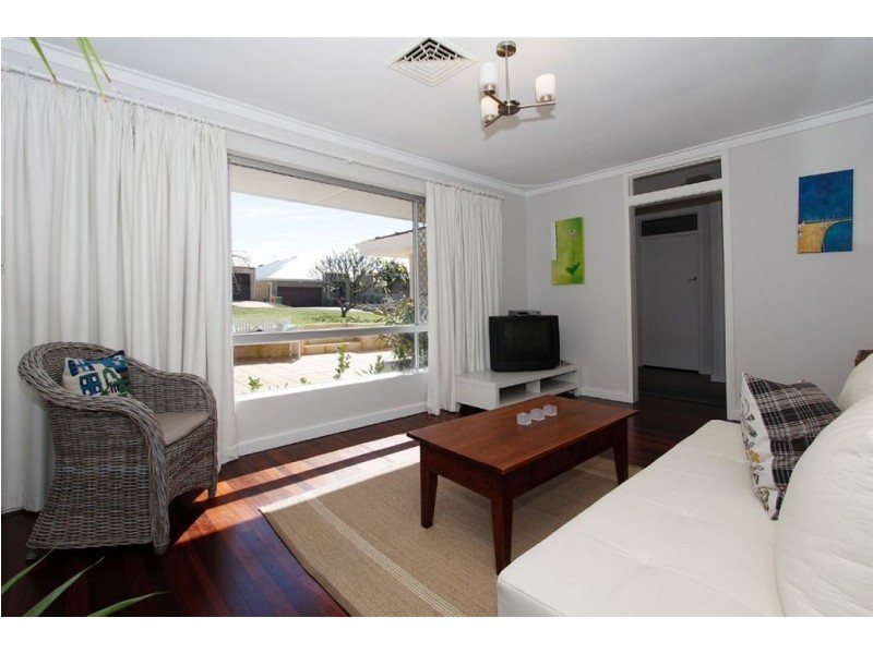 25 Riggs Way, Hamilton Hill WA 6163