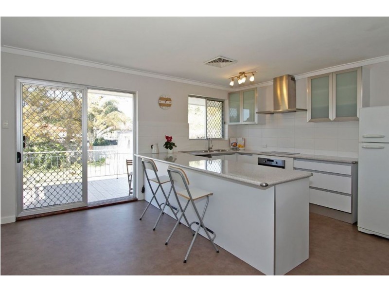 25 Riggs Way, Hamilton Hill WA 6163