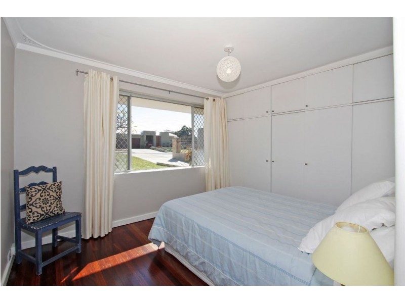 25 Riggs Way, Hamilton Hill WA 6163