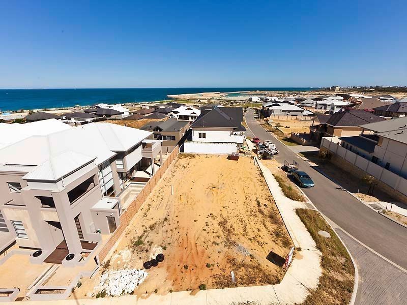 2 Mercator Close, North Coogee WA 6163