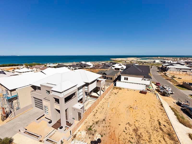 2 Mercator Close, North Coogee WA 6163