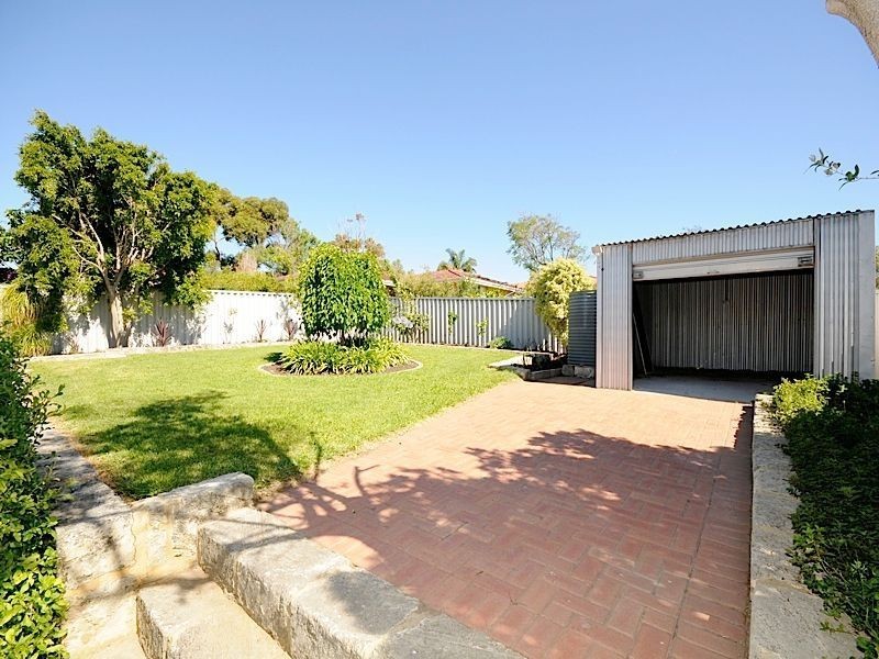 17 Michael Street, Beaconsfield WA 6162