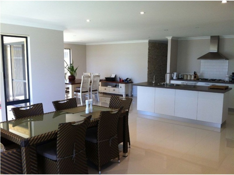 14 Liriope PWY, Sinagra WA 6065