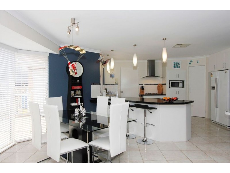 11 Constitution Gardens, Bibra Lake WA 6163