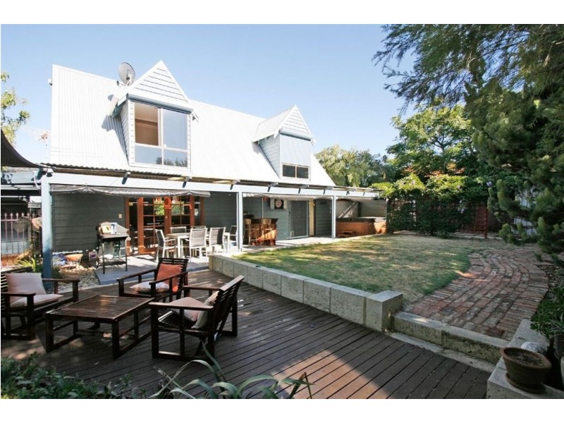 67b Paget Street, Hilton WA 6163