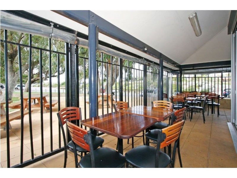 4 Powell Road, Coogee WA 6166