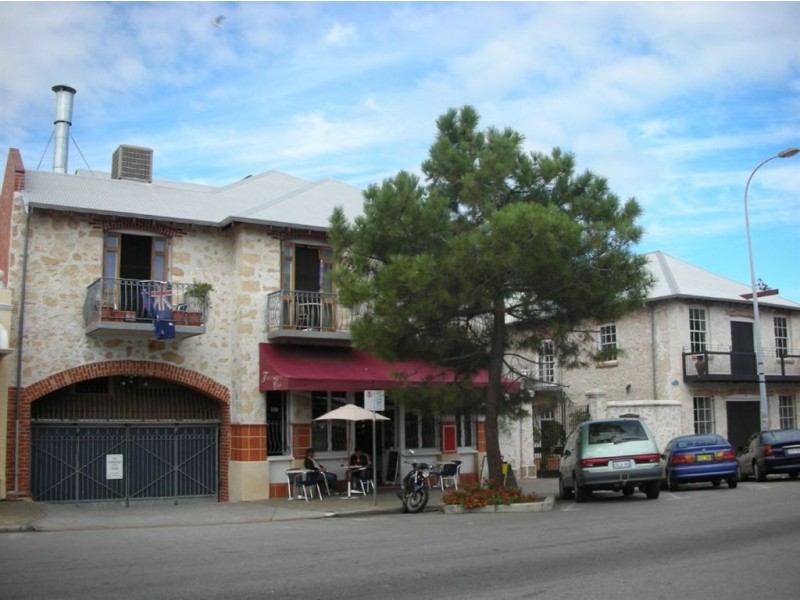 1/17 Essex Street, Fremantle WA 6160